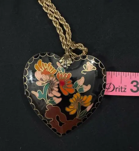 VINTAGE CLOISENNÉ HEART PENDANT BIG!!! ON GOLD TONE CHAIN. Excellent condition Black