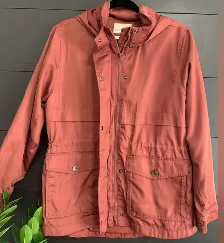 Universal Threads Waterproof Women’s Jacket. Size L. EUC