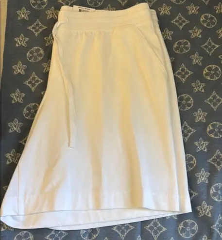 Karen Scott White Athletic Shorts with Elastic Waistband