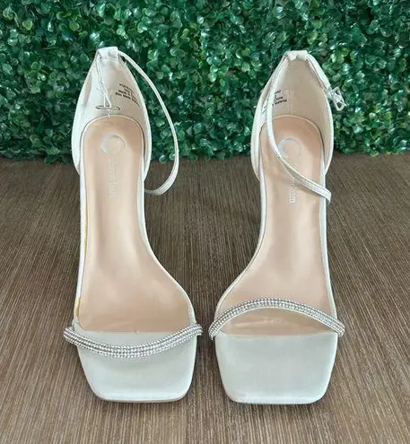 Journee Collection Zoya Heels Womens 9 Off White Square Toe Rhinestone Strap NEW