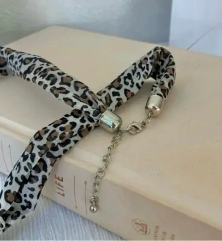Pearl & Baubles Leopard Necklace Vintage “Farrah” Elegant Classic Style Minimal Pearlcore Chunky Gold Chain Jewelry Tan