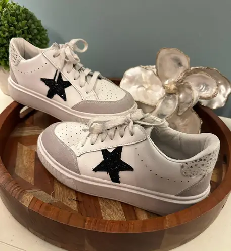 Vintage Havana White Sneakers w/ Sparkly Star – Size 7.5