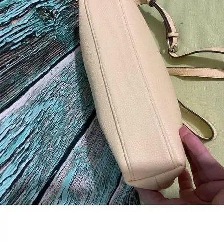 Anne Klein NEW  Pale Yellow Pebbled Faux Leather 💕🌿