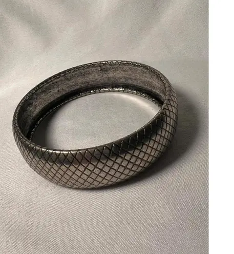 Vintage Silver Toned Lattice patterned thick regal bangle bracelet
