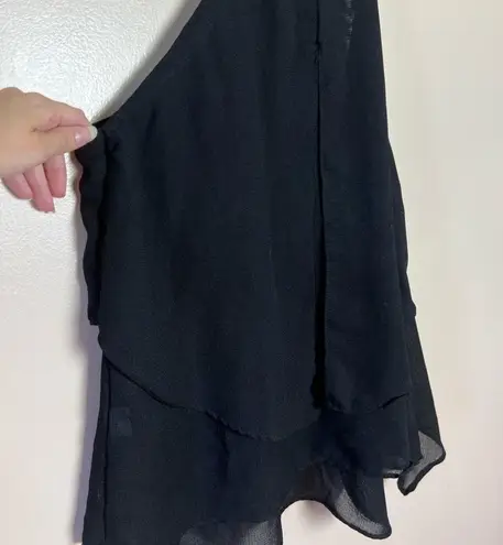 Shilla CLEARANCE! Black Ruffle Tiered Top Size L Like New