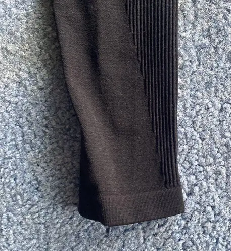 Lululemon Leggings Black with rubbing details