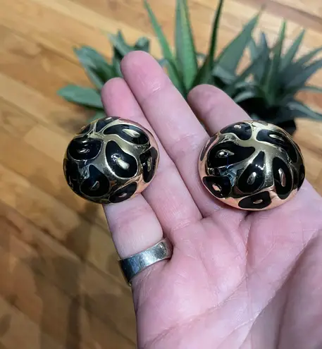 Vintage 80s Black Enamel Domed Clip