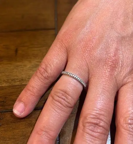 Elegant Sparkly Silver Band Ring Stamped 925 size 7