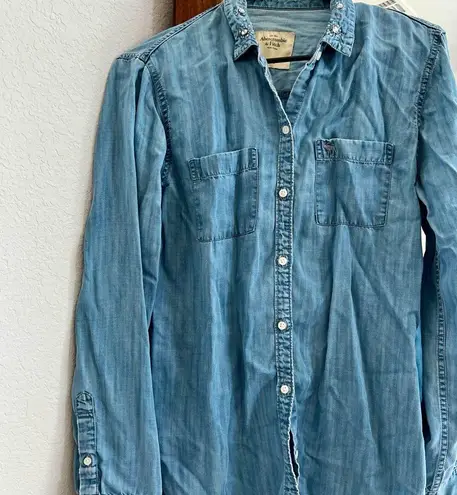 Abercrombie & Fitch Women’s  Denim Casual Button Down Shirt - Image 1