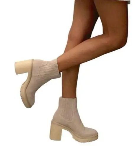 Dolce Vita Caster H20 Platform Ankle Booties
Mushroom Suede Women's Size 7.5 Tan