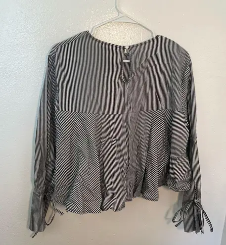 Heart & Hips Heart Hips Cropped Loose Blouse Gray White Stripes