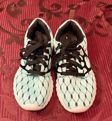 Stylish mujer Blue and Black Sneakers Size 7