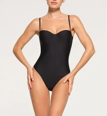 SKIMS NWT Body Molded Underwire Thong Bodysuit black M BD-THG-3286