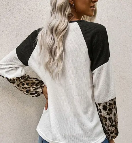WAFFLE KNIT LEOPARD WHITE BLACK BLOUSE TWIST KNOT Size undefined
