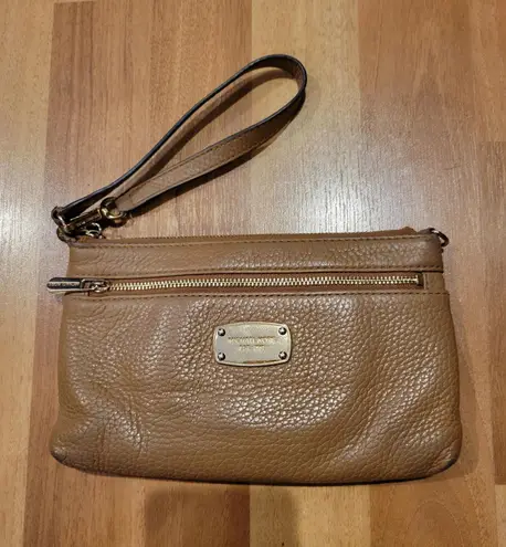 Michael Kors  MK Wristlet