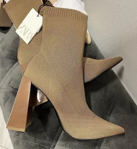 ZARA  fabric ankle boot with geometric heel 3233/010