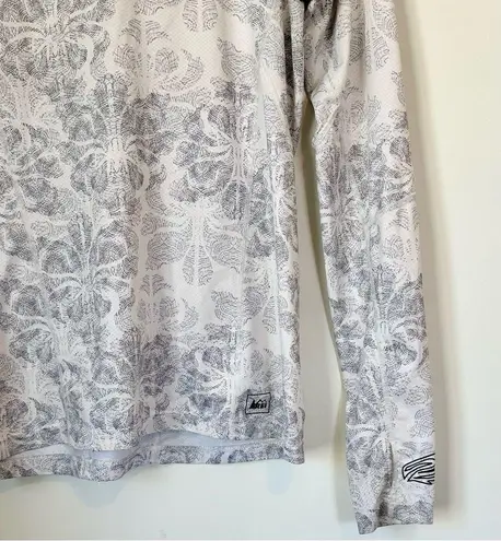 REI White and Gray Patterned Hooded Long Sleeve