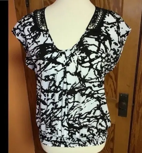 Black Rainn lace back summer dressy top