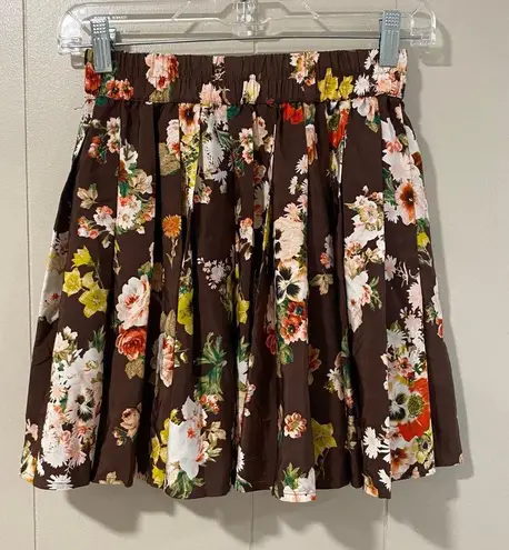 Princess Vera Wang Women’s Small Brown Floral Pleated Skirt