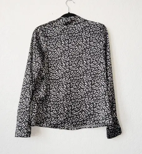 Sincerely Jules New Gray Leopard Print Satin Button Down Size Medium