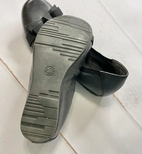 Baretraps - Women’s Black Flats - Size 6. Great condition and from a smoke free home.
