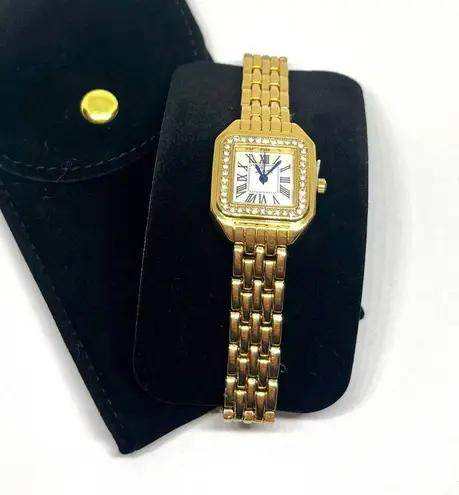Gold vintage style timeless gold watch