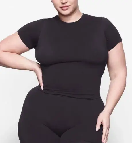 SKIMS Soft Smoothing T-Shirt