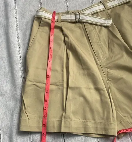 Cabin creek  NWOT khaki pleated shorts with canvas belt.