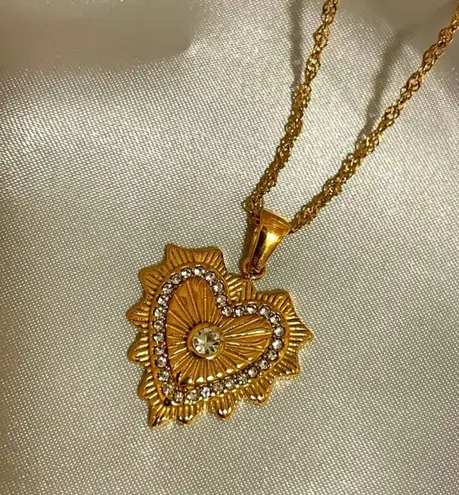 Boutique 💛 Classic Gold Heart Necklace – Zirconia Concho Design | 18K Gold Stainless Steel 💛