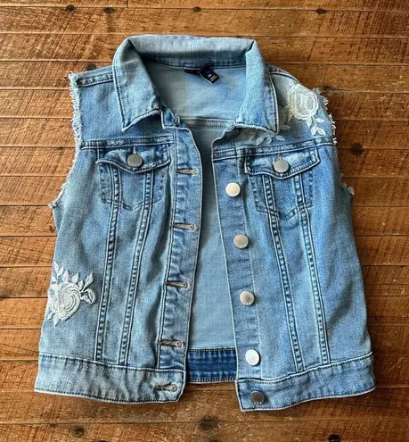 Ana distressed rose lace appliqué XS denim classic vest Blue