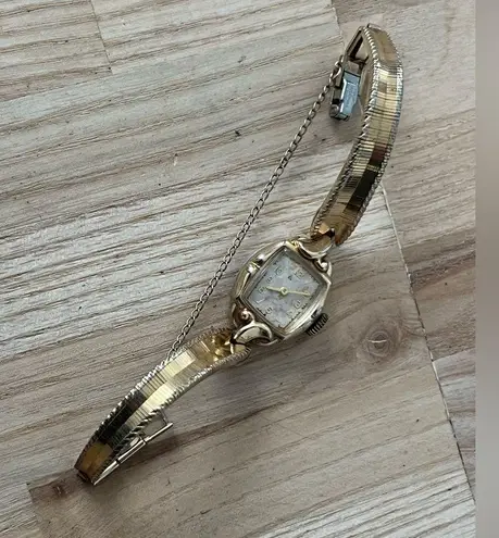 Elgin Rare Vintage Gold Plated Mechanical Ladies Watch Gold Bracelet Case