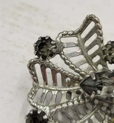 Vintage Silver Coated Flower Brooch Pin With Center Gemstone Six Petals Sparkle