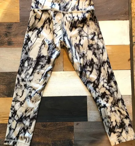 Lululemon Marble Tie Dye Crop Leggings Black Size 2 38 67 Off Retail From Kayla