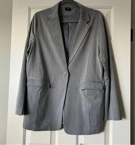 Klassy Network Gray Pinstripe Blazer Women’s Size L NWT