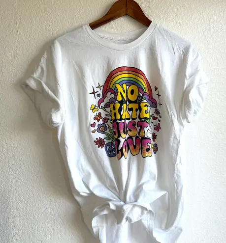 Junkfood Womens Unisex Tee Shirt White Rainbow No Hate Just Love Size Medium