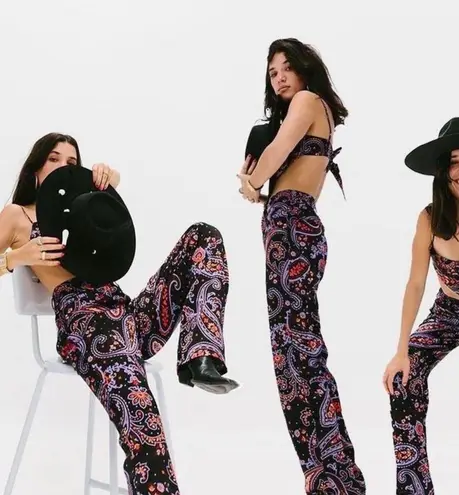 Danielle Bernstein β
NWT Ankle Flare Paisley Pants - Multicolored Purple β