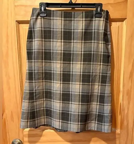 Isaac Mizrahi gray, black, and beige plaid pattern skirt for Target women’s Sz 2