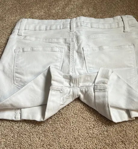 KanCan USA Kancan Distressed Estilo White Denim Shorts   Size 9 (28)