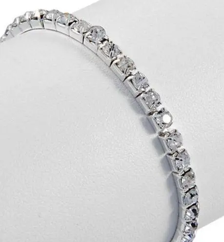 SILVER TONE & CLEAR RHINESTONE STRETCH BRACELET