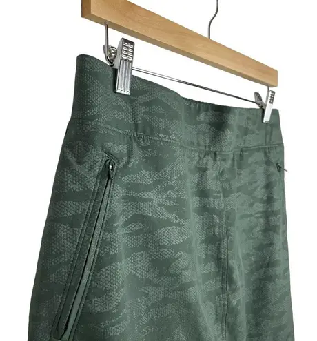 Orvis Women’s Embossed Pull-On Travel Skort in Green Size M