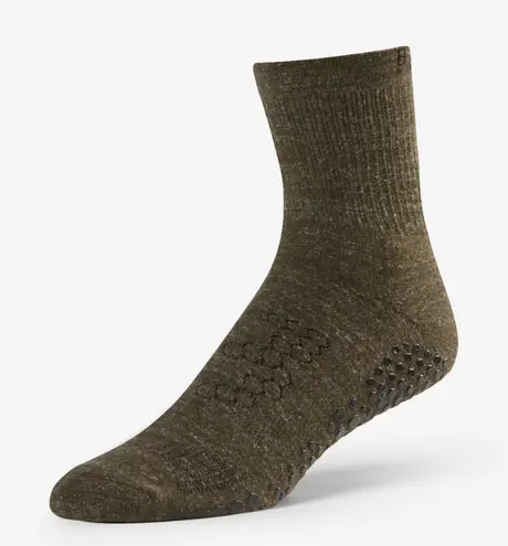 NWT Base 33 Crew Grip Socks Yoga Barre Pilates Unisex Size Small Gray
