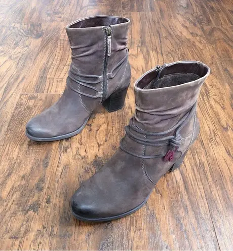 Tamaris • Lizudi ankle boots brown leather booties heeled fleece lined tassel Size 7.5