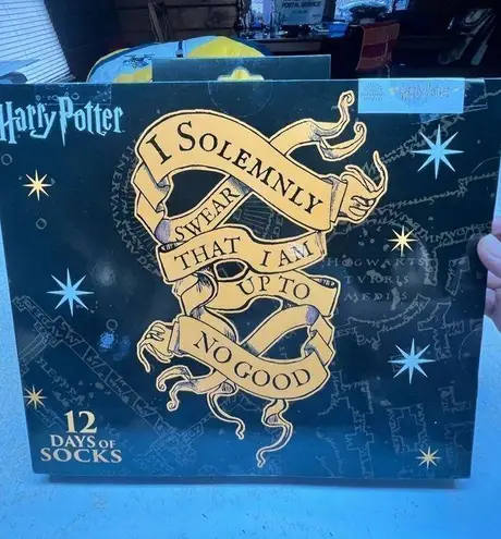 Harry Potter  Unisex 12 Days of socks Sz 6-12 NIP