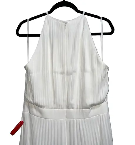 Mac Duggal NEW Ieena For Pleated Halter Neck Flowy Gown In White