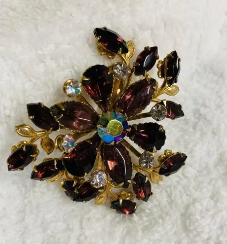 Purple Flower Floral Pin Brooch Vintage Center Flower with Buds Rivet Back
