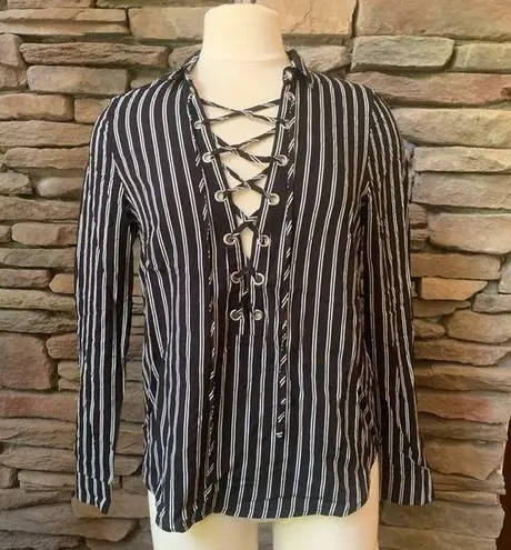 H&M  Black and white striped tie front long sleeve top size 8