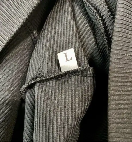 Women’s Long Sleeve Ribbed V Neck Tee Shirt with Lace Sleeves Black Size L NWOT Size L