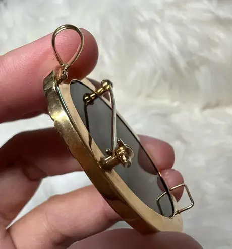 K18 gold Stamped Cameo Brooch.