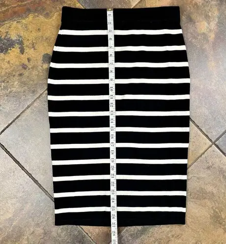 New York & Co. Stripped Knee Length Pencil Skirt Medium