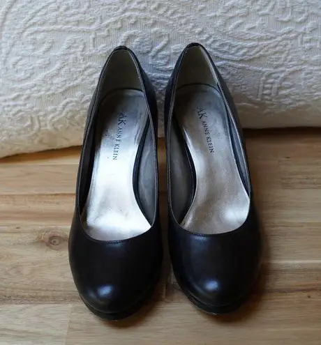 Anne Klein  Wystere Classic Black Leather Pumps Closed Round Almond Toe Size 8M